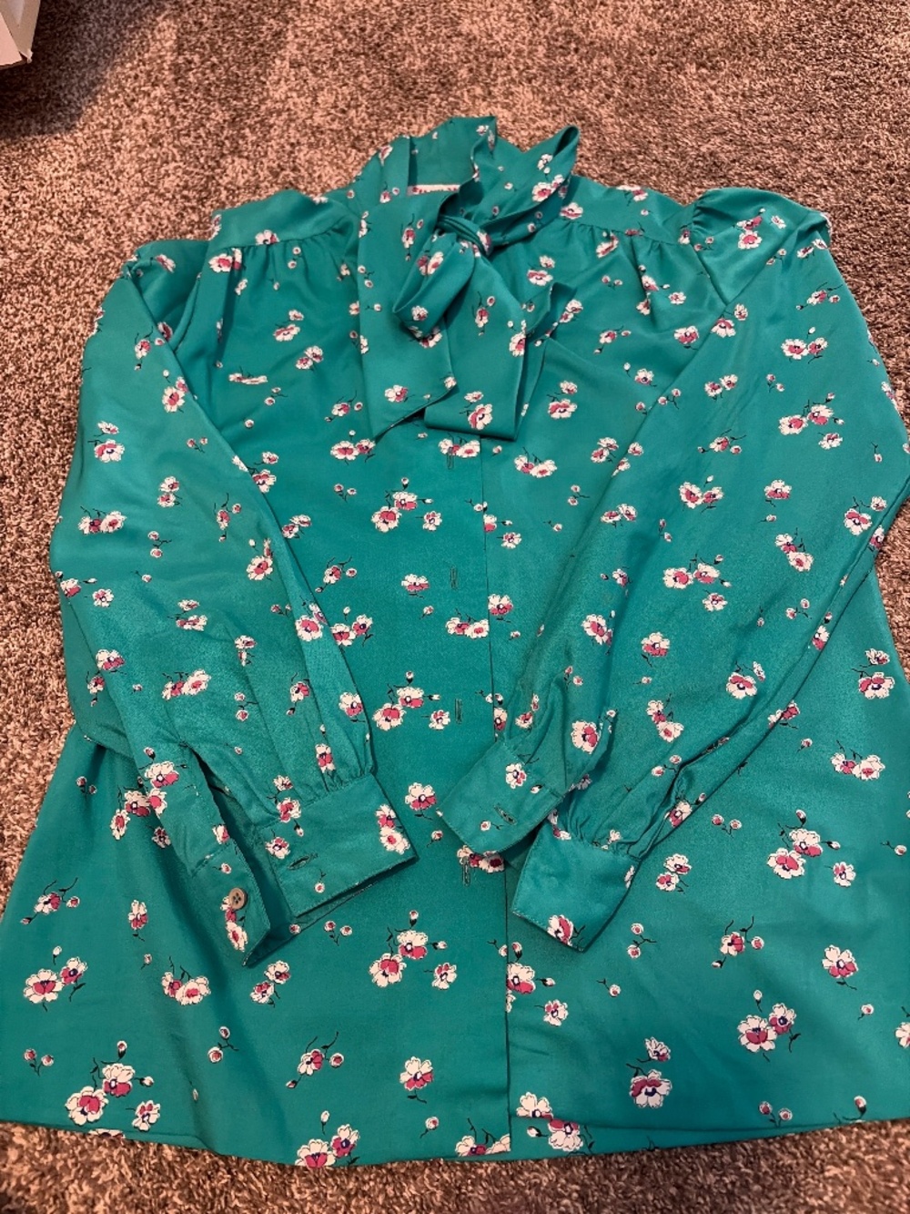 Vintage Lady Manhattan Polyester Neck-tie Blouse